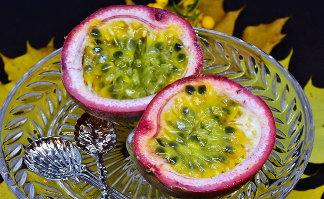 découvrez la beauté de la maturité du fruit de la passion, un symbole de saveur intense et d'arômes exotiques. apprenez à reconnaître les signes de maturité pour savourer pleinement ce délice tropical.